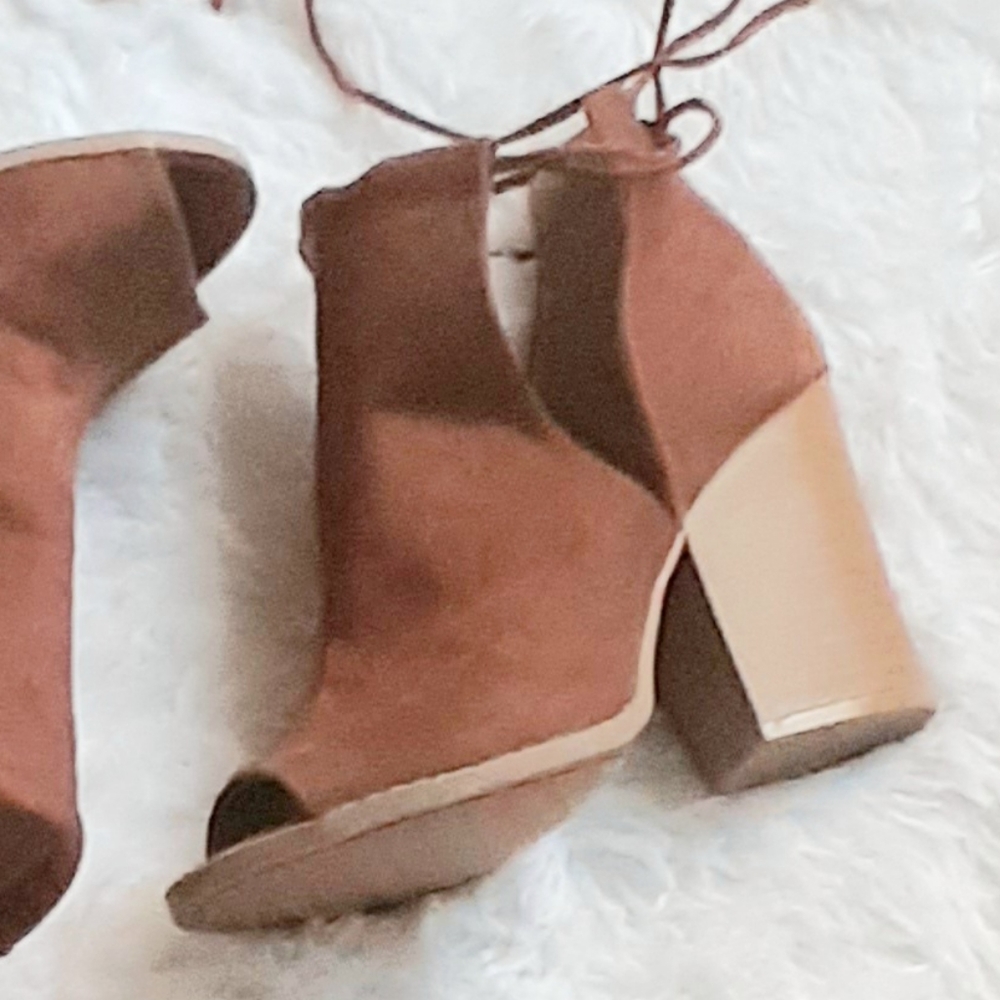 (NWOT) Qupid brown open toe boho wrap booties - Picture 3 of 11